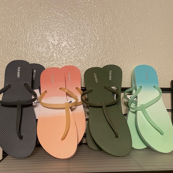 Old Navy Plant Based Thong sandals - Picture 1 of 1